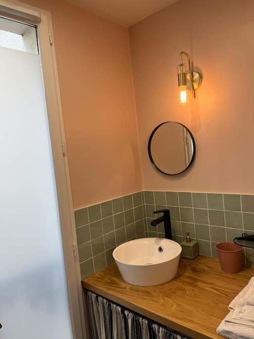 Lovely Renovated 1 Bedroom In Montmartre Paris