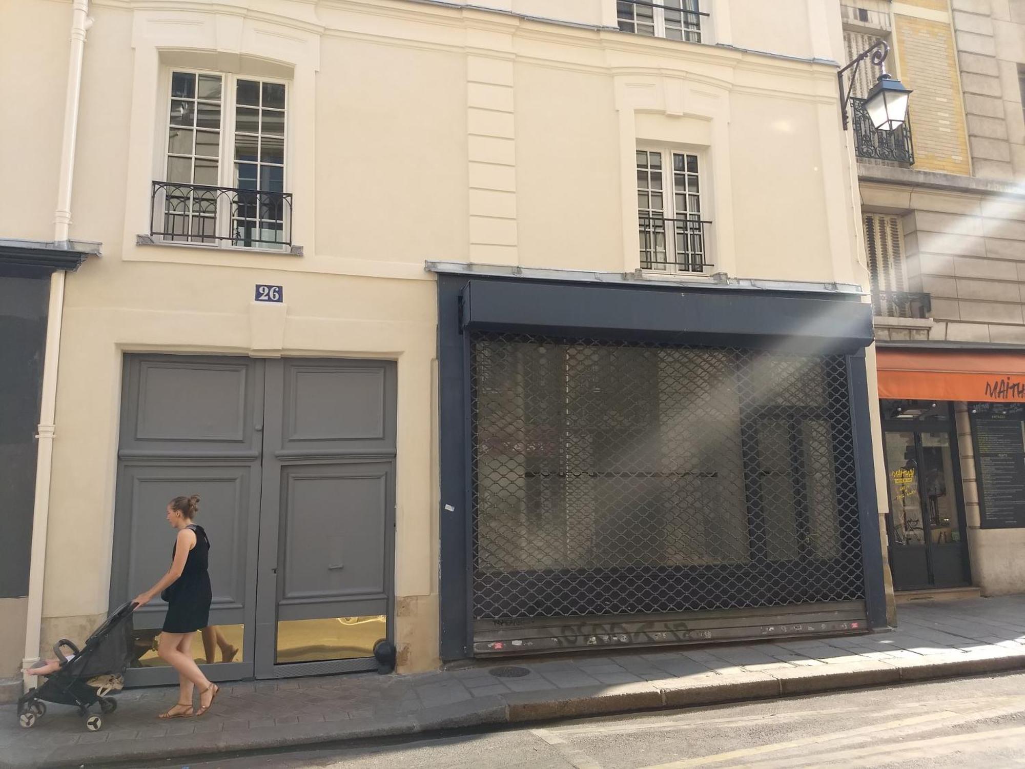 Apartment Impeccable & Typical In The Marais Paris