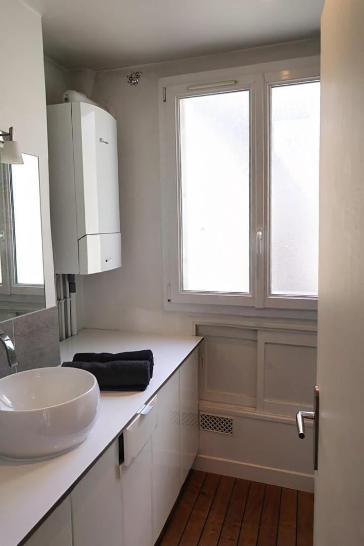 Parisien Au Coeur Du 9e Apartment