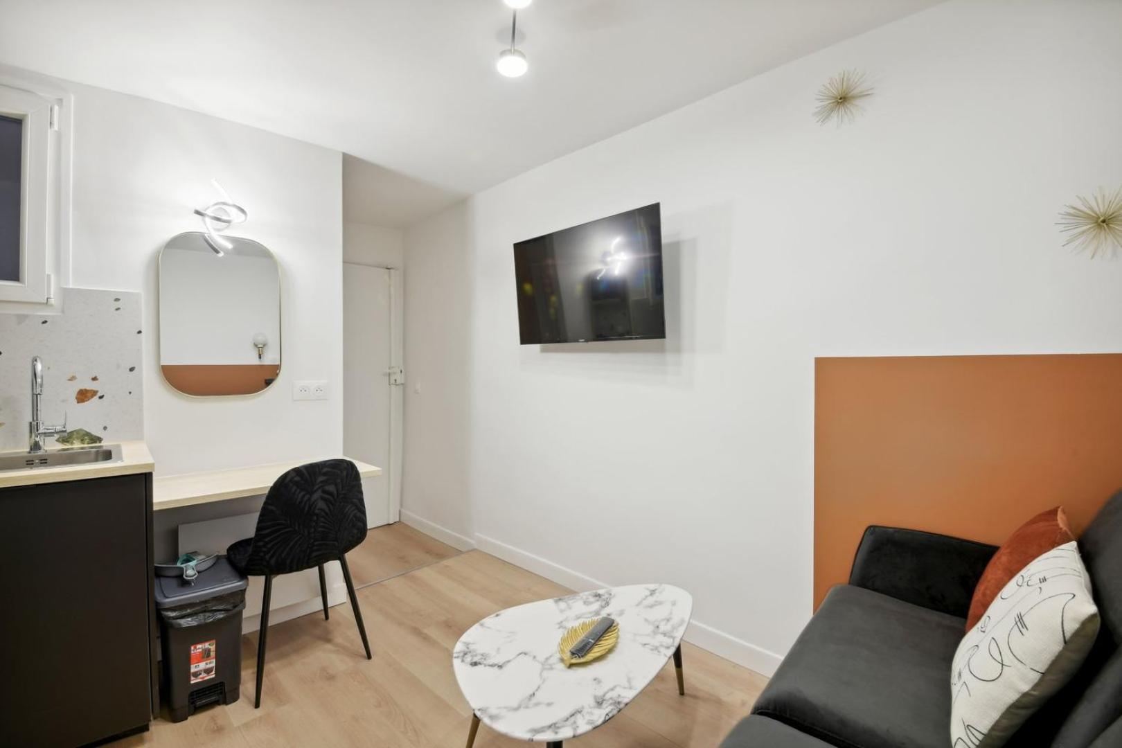 342 Elena - Stunning Parisian Apartment Paris