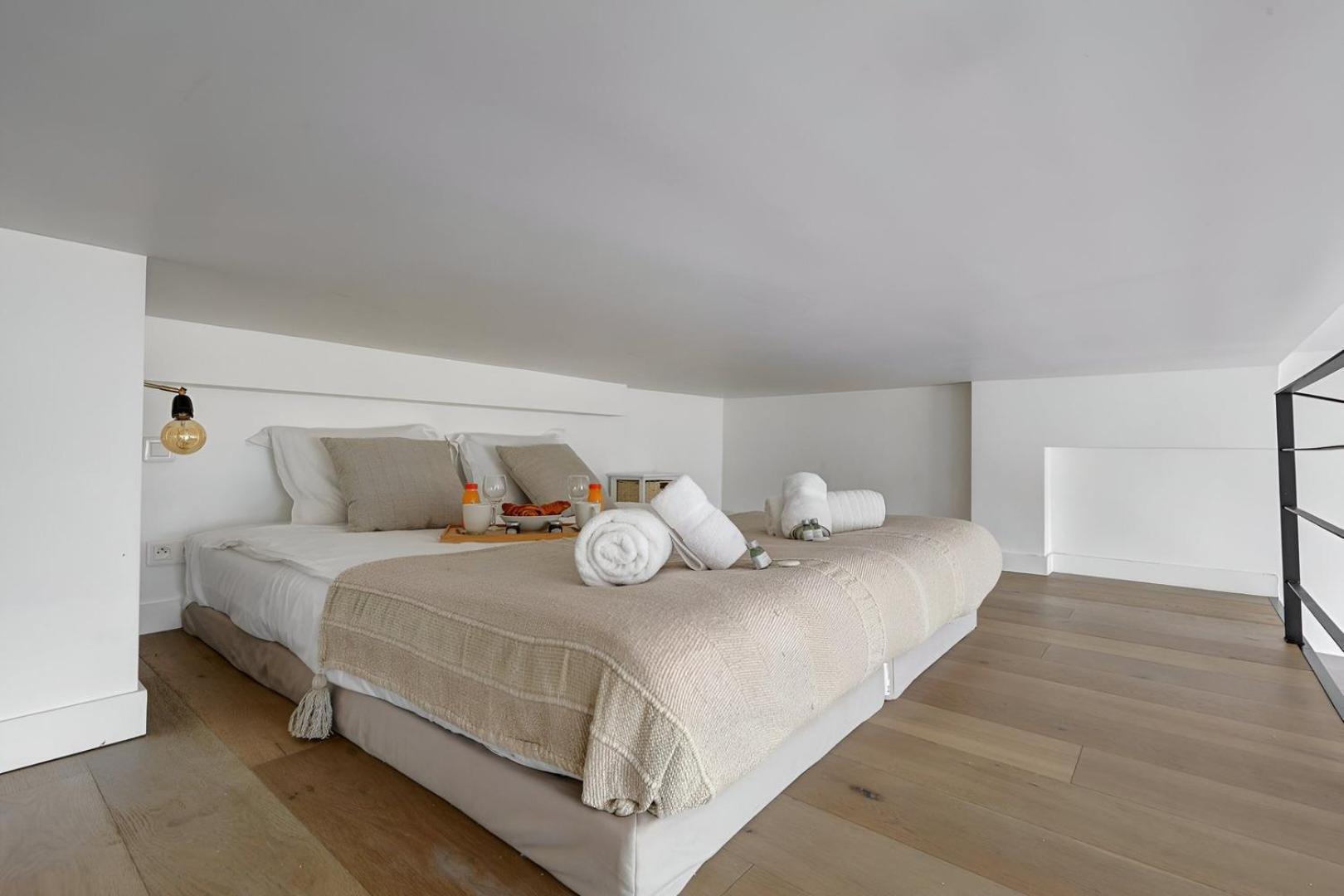 Apartment Bluestay 245 -duplex Sur Les Champs-elysees+balcon *