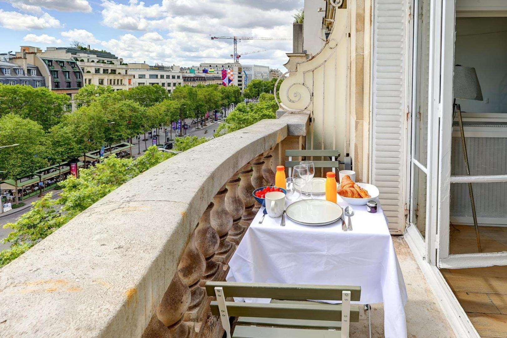 Bluestay 245 -duplex Sur Les Champs-elysees+balcon *