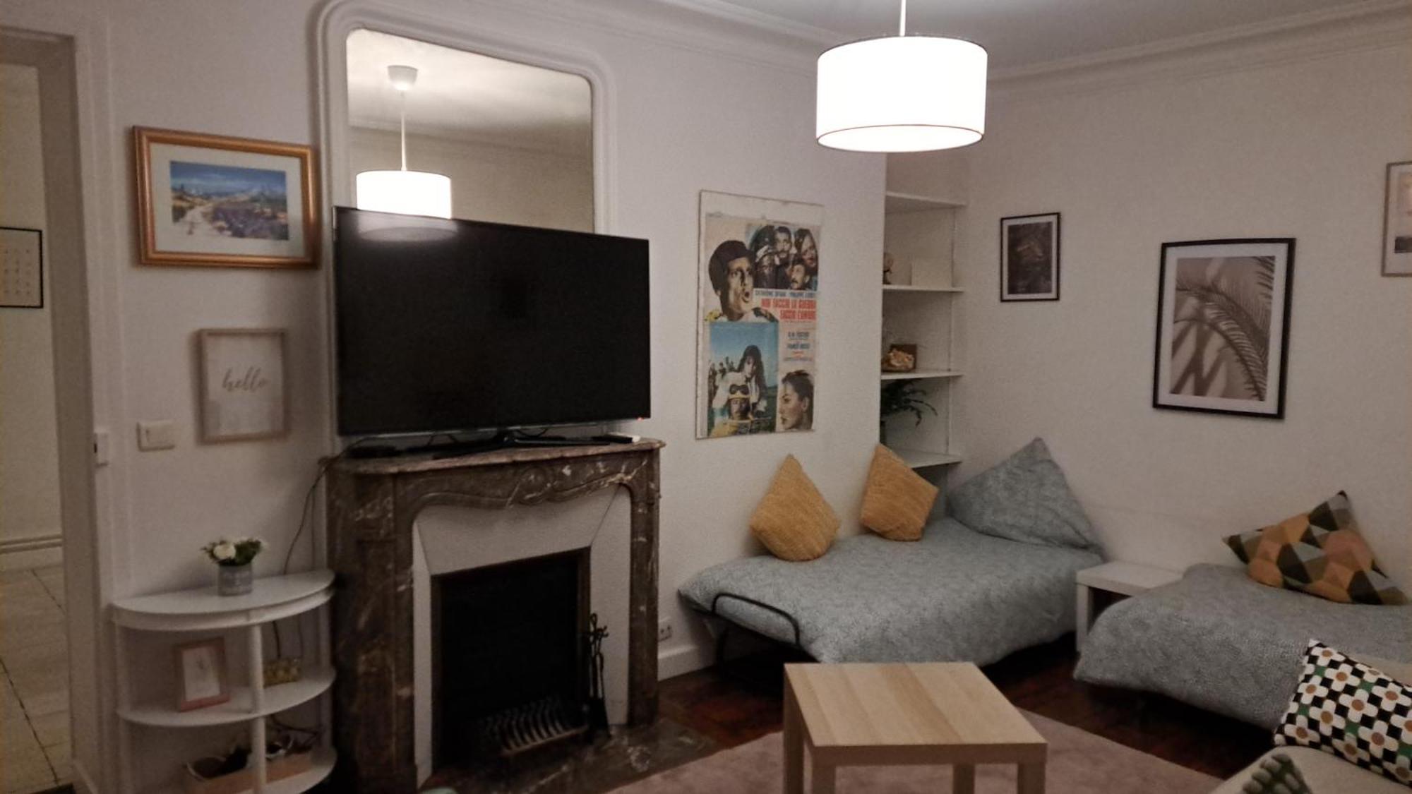 5 Personnes People Max Appartement Paris