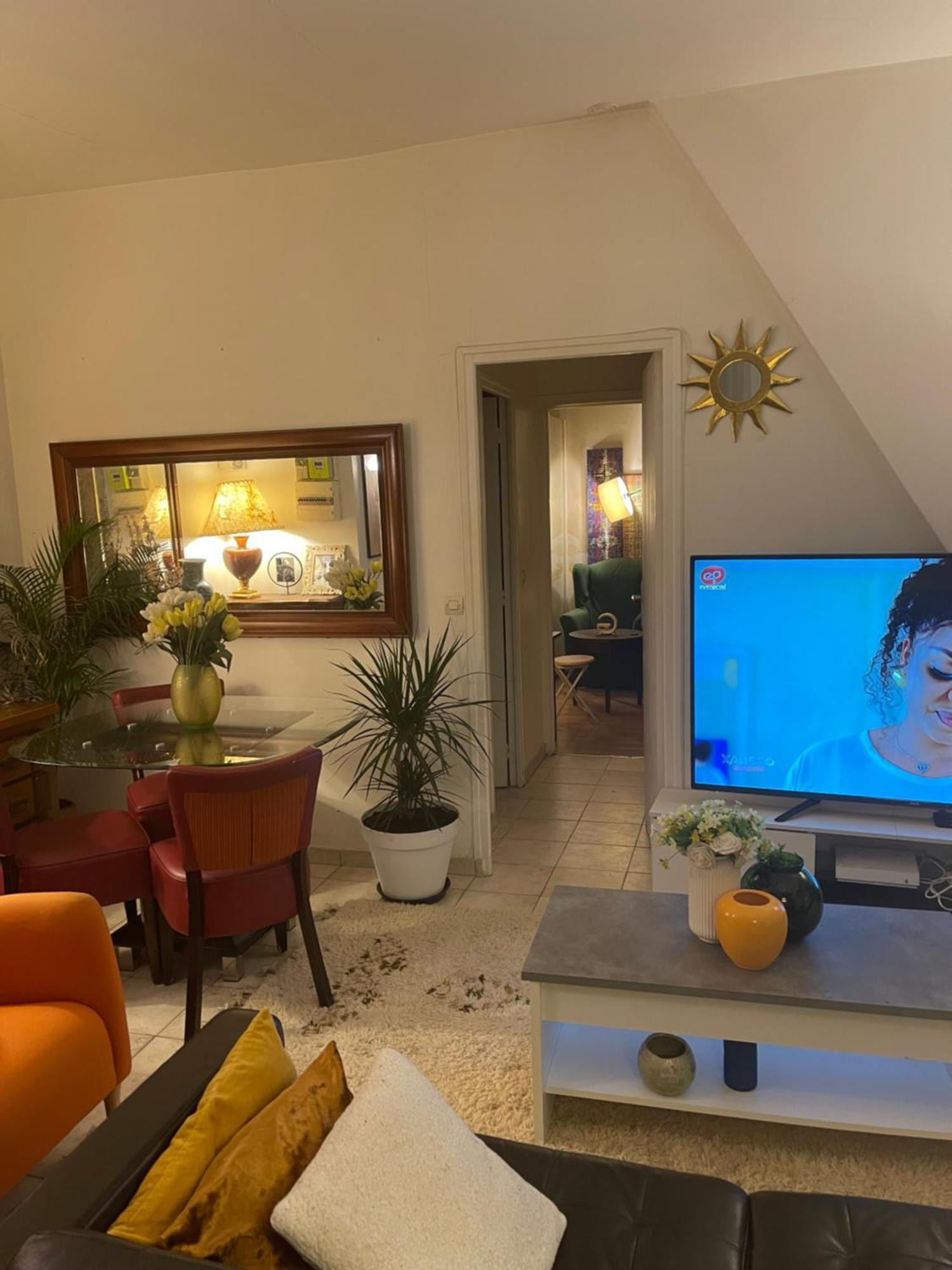 Apartment 10e