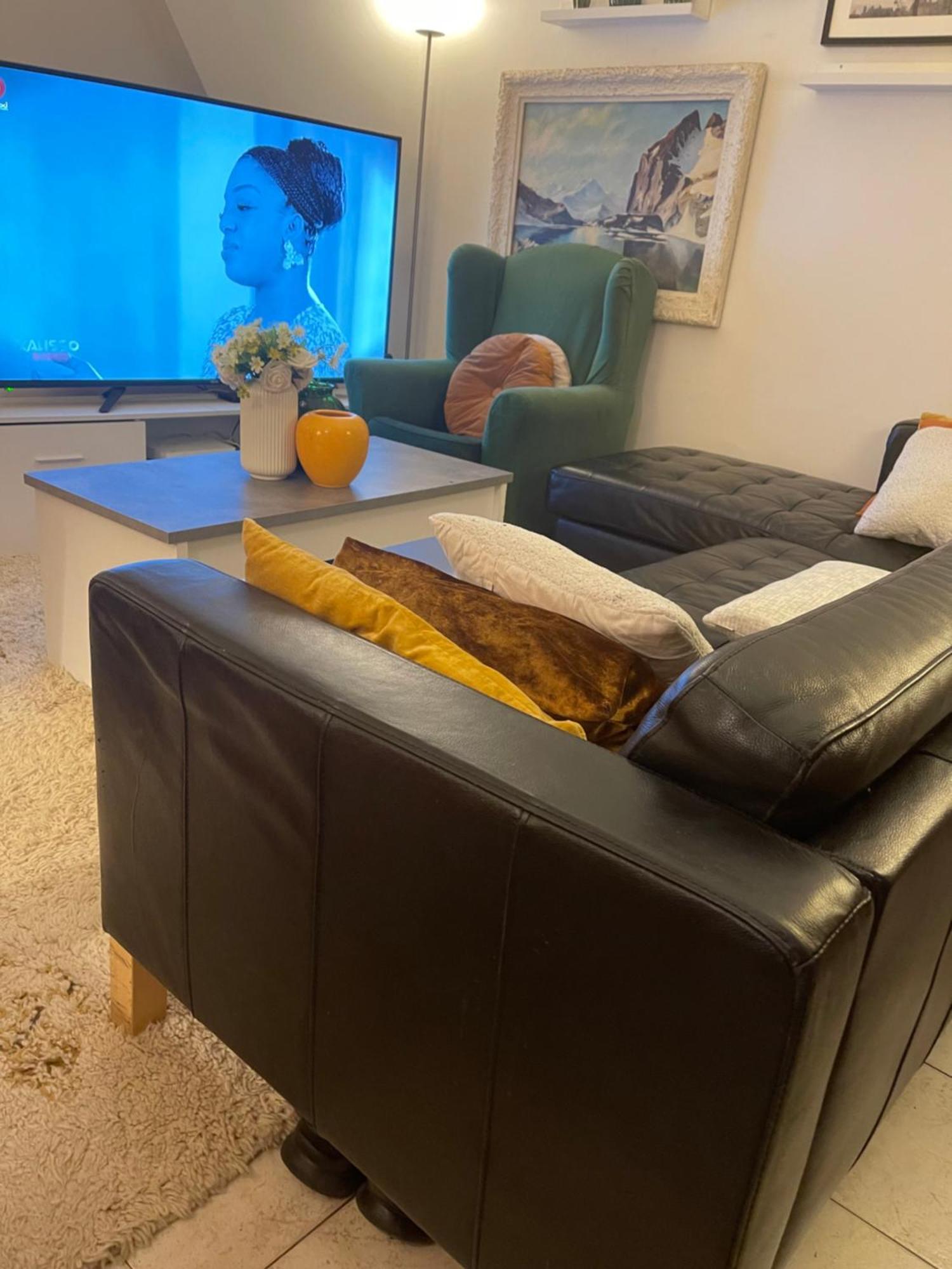 10e Apartment