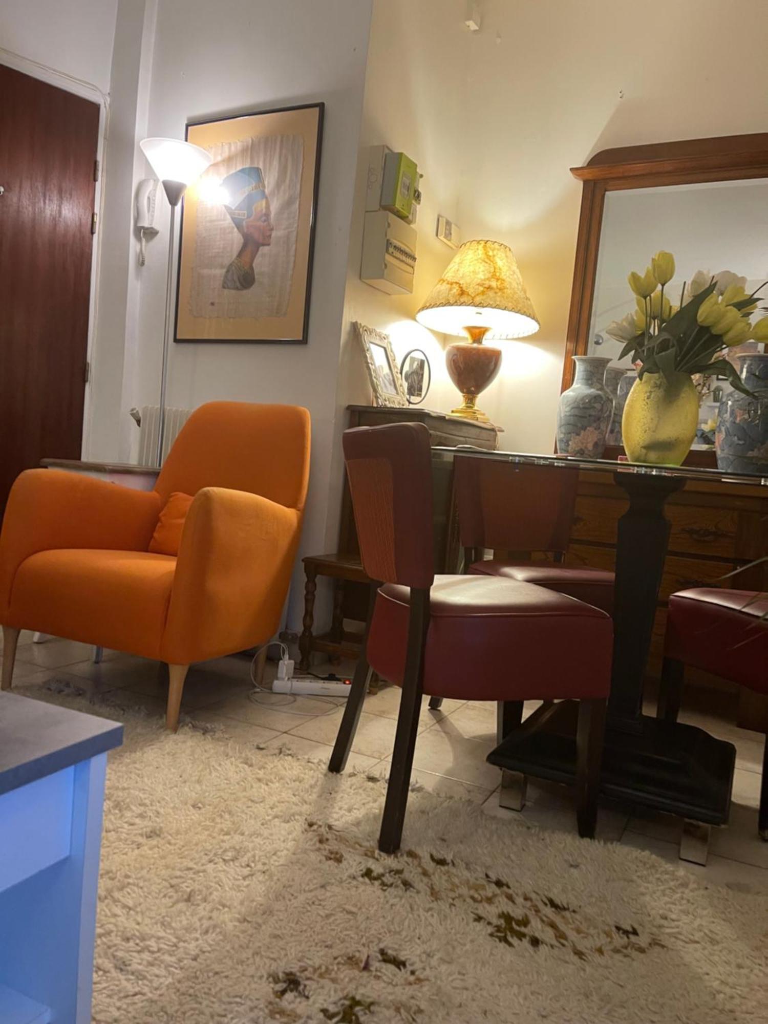 10e Apartment *