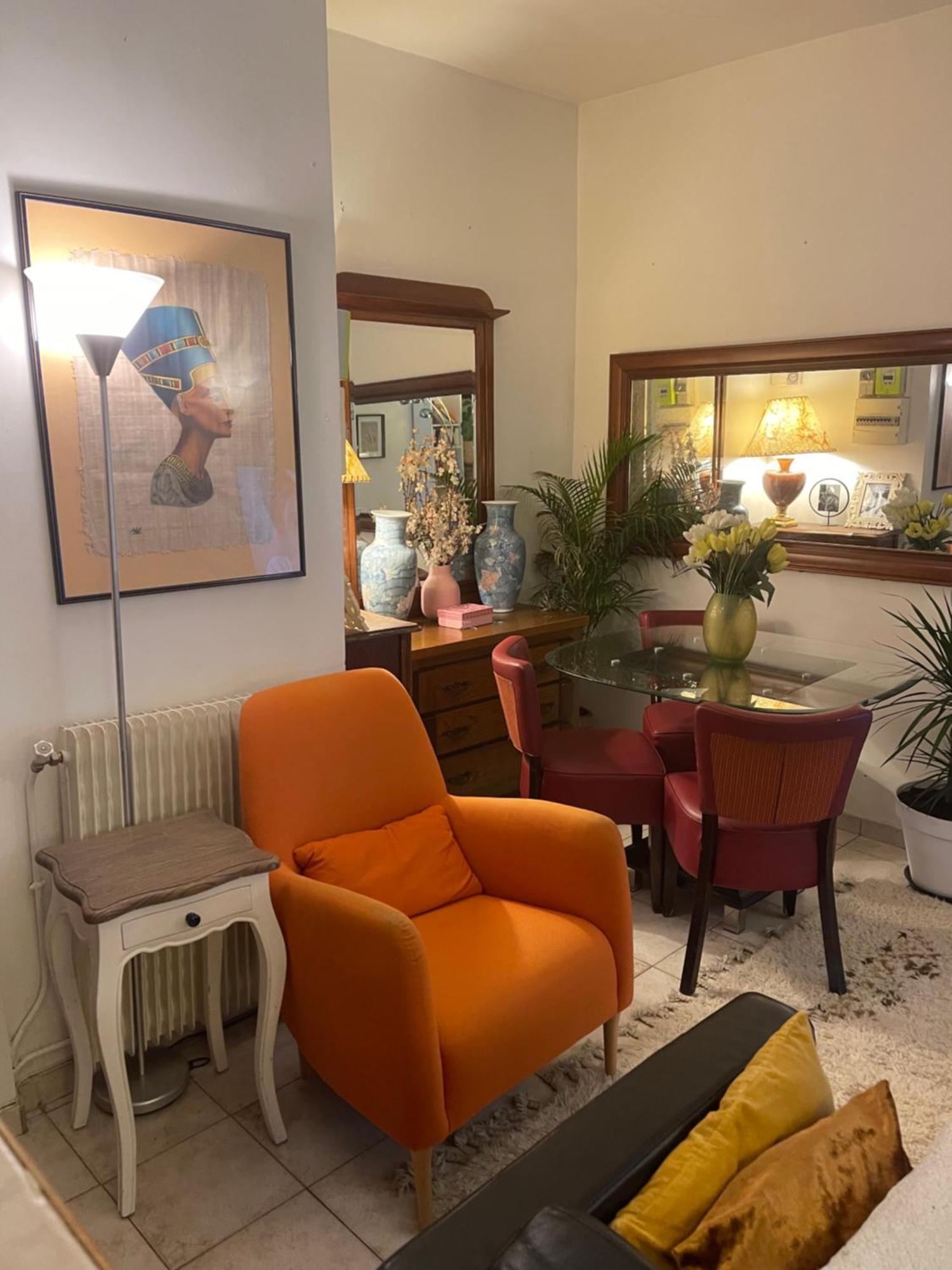 10e Apartment
