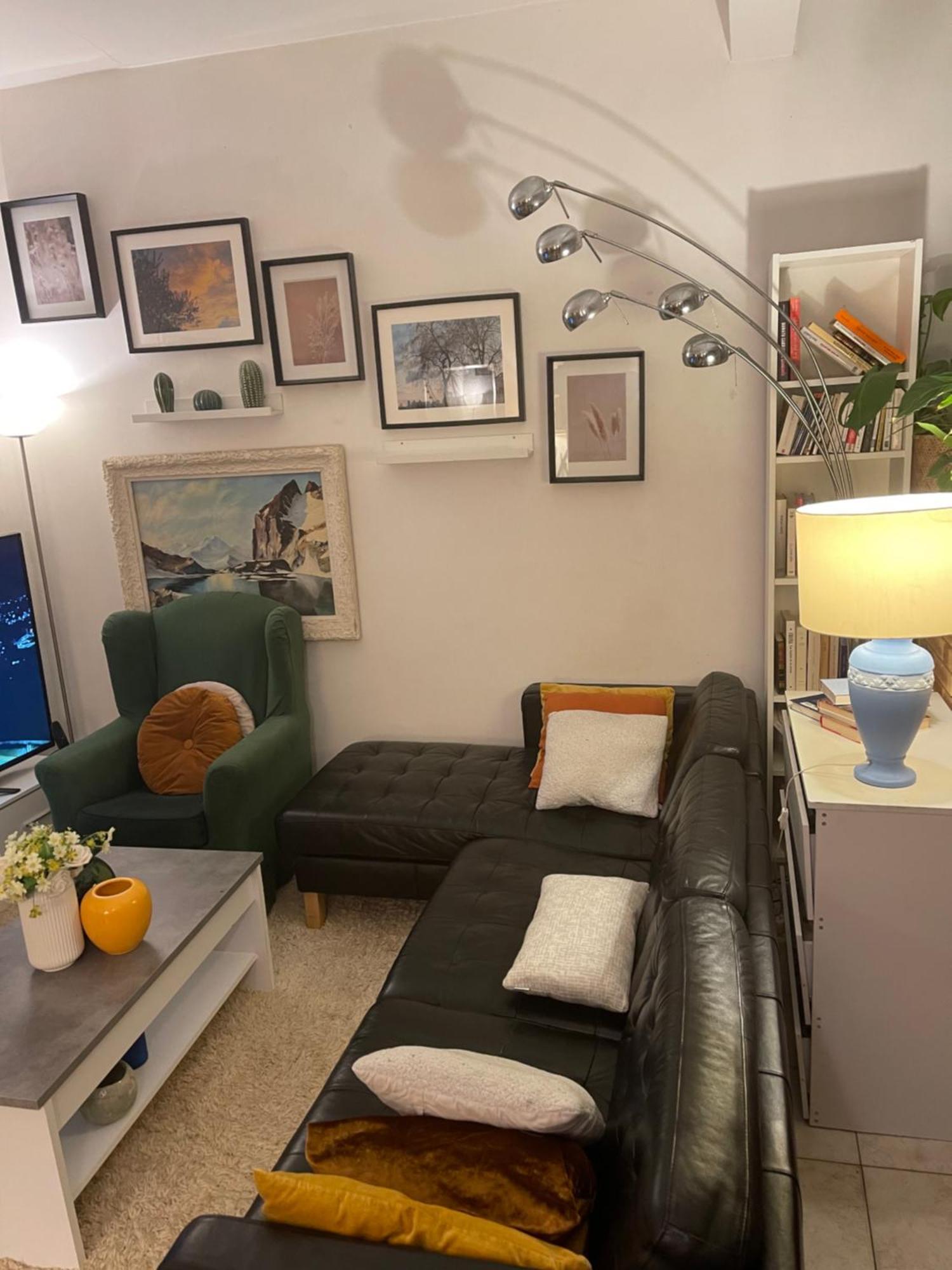 10e Apartment *