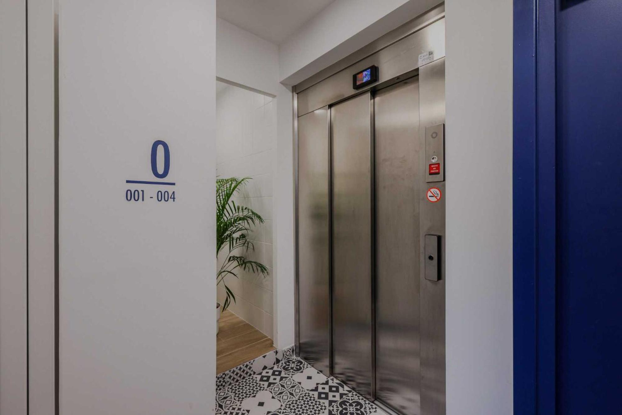 Newly Renovated Republique Apartment