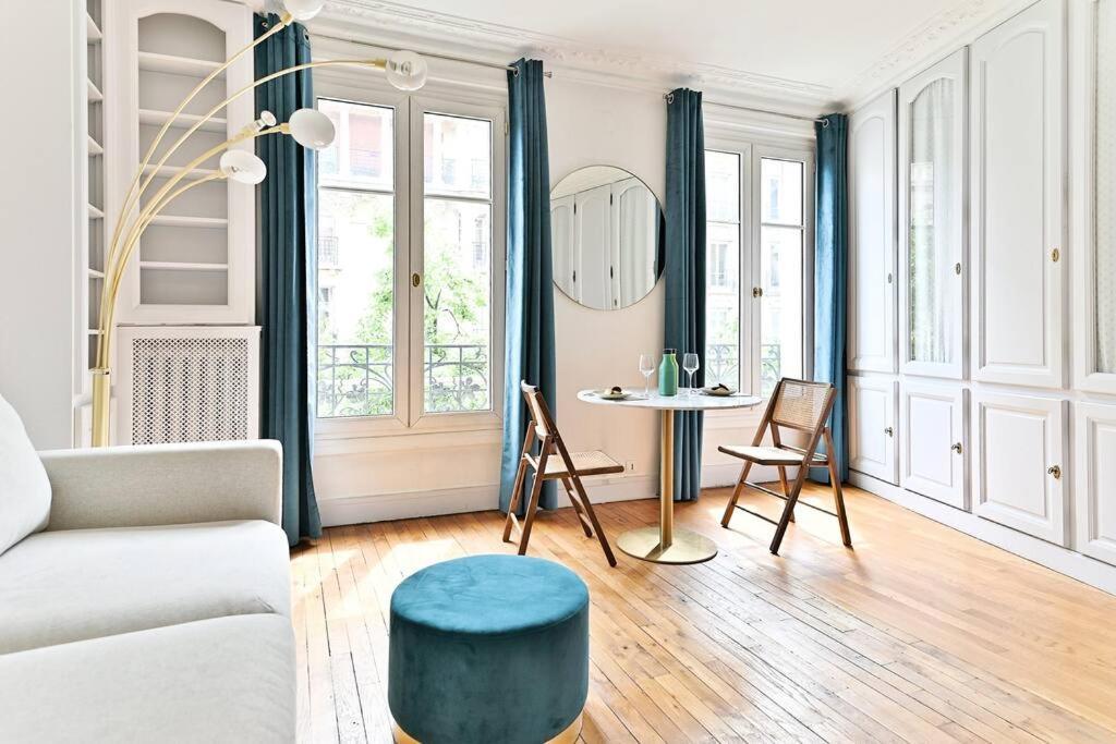 Apartment Haussmannien Lumineux Et Central- Ii Paris