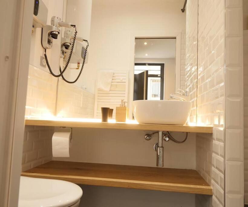 Mykeypers - Cozy Near Canal Saint Martin Apartment *