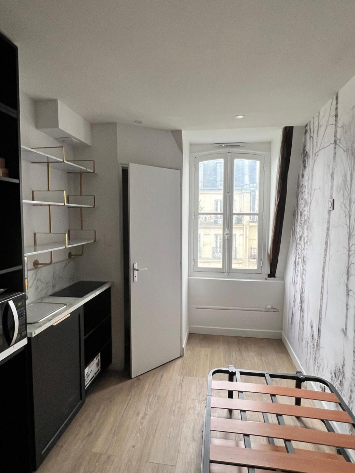 Batignolles, Montmartre 12m2 , Metro 13 Et 14 Paris