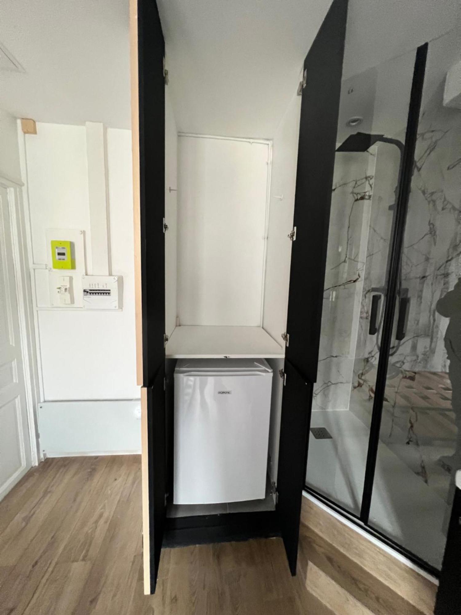 Apartment Batignolles, Montmartre 12m2 , Metro 13 Et 14