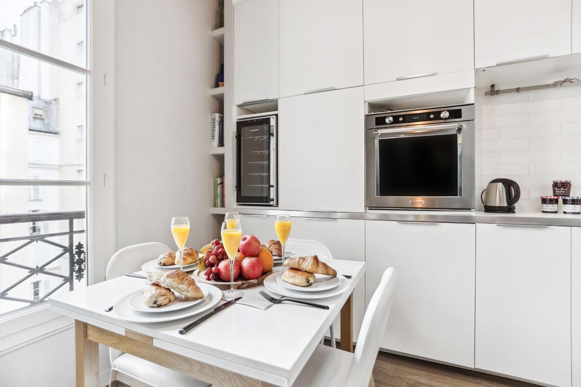 Eiffel Tower & Champ De Mars - 1br - Cityapartmentstay * Paris