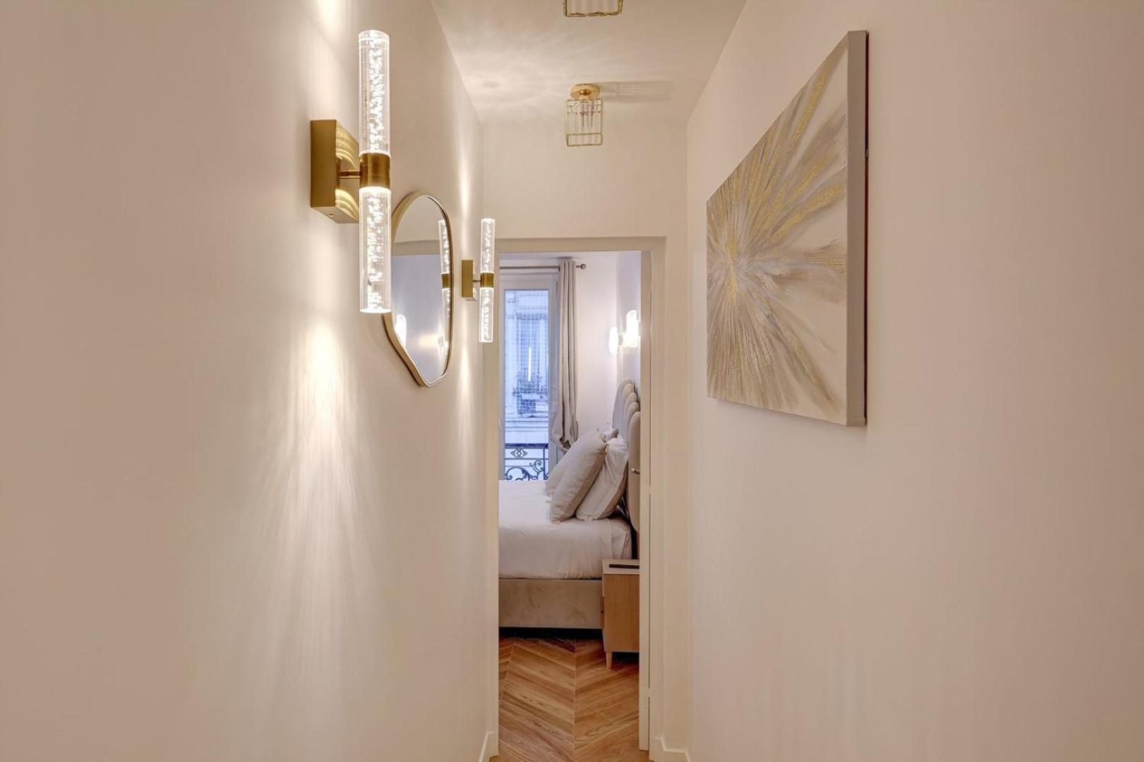 348 Ponthieu - Superb In * Paris