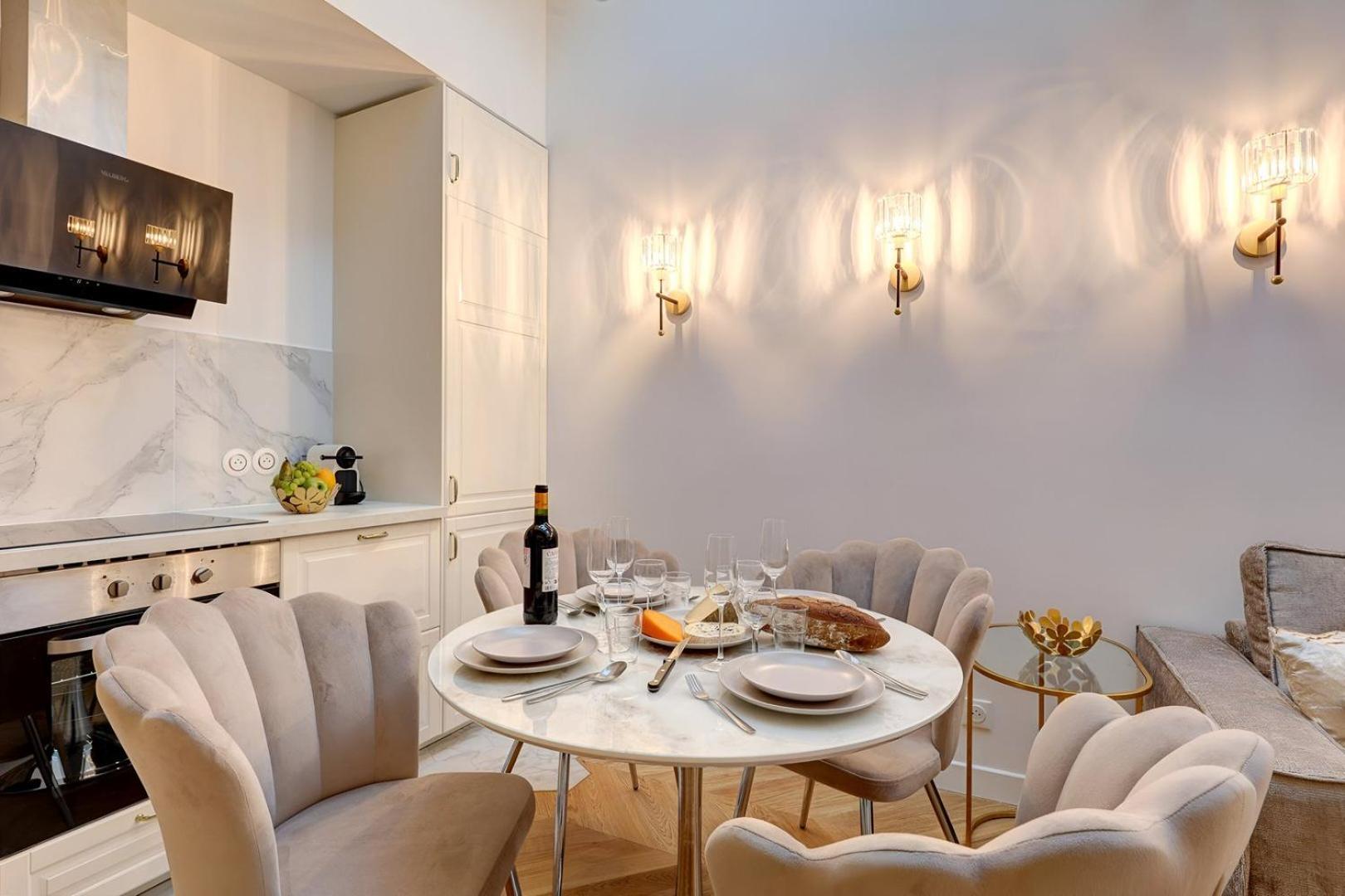 348 Ponthieu - Superb In *