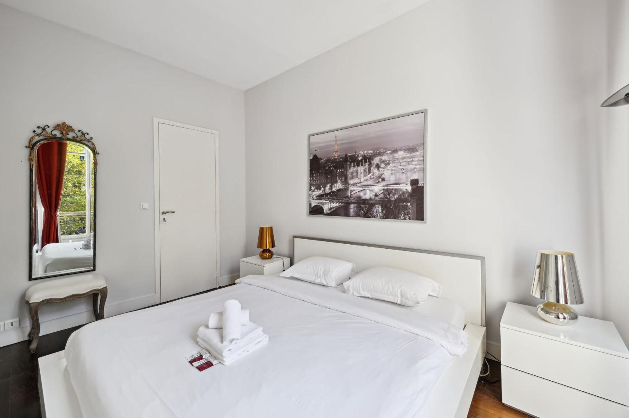 Champs-elysees & Arc De Triomphe - Cityapartmentstay Apartment Paris