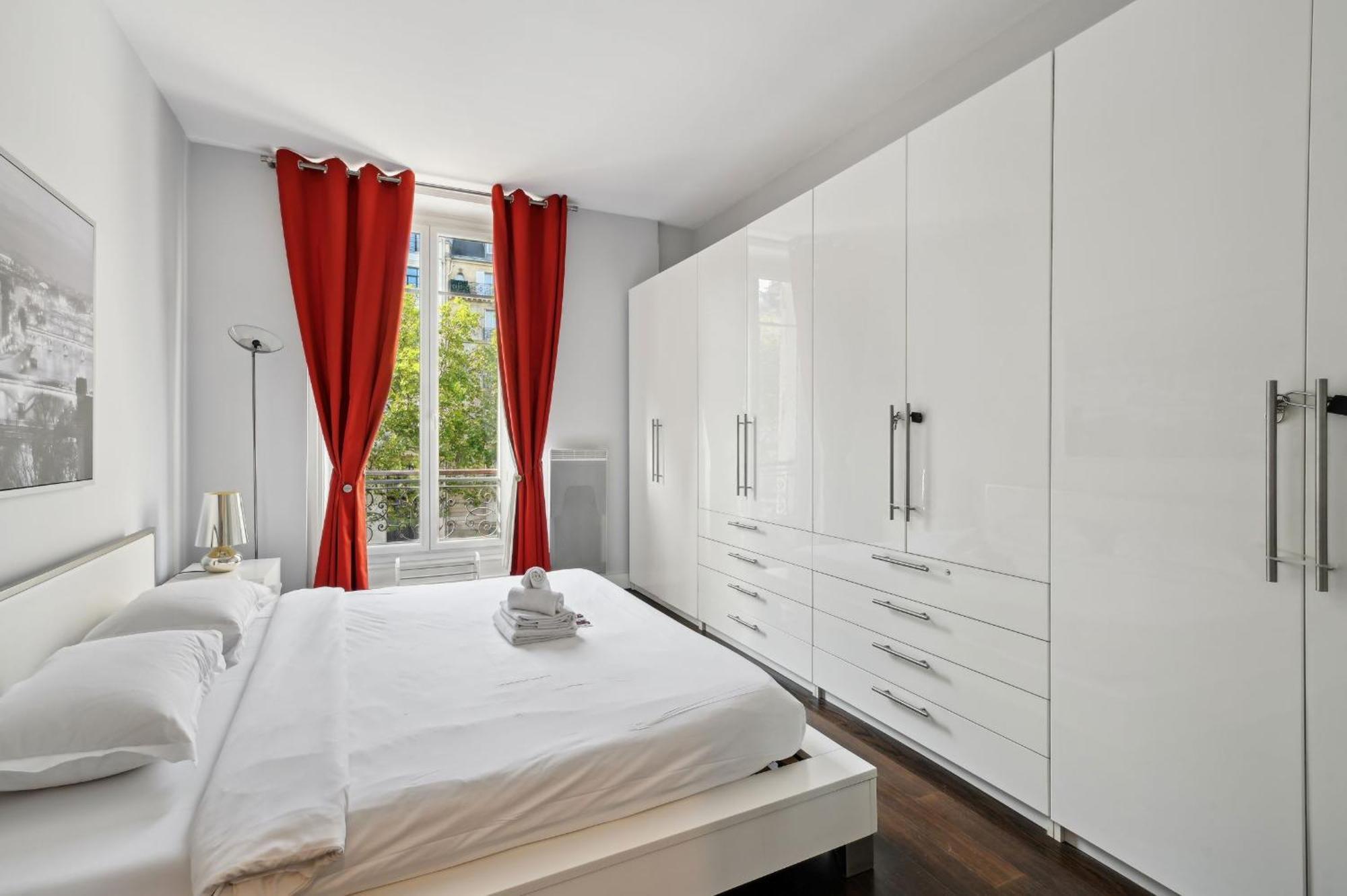 Apartment Champs-elysees & Arc De Triomphe - Cityapartmentstay Paris