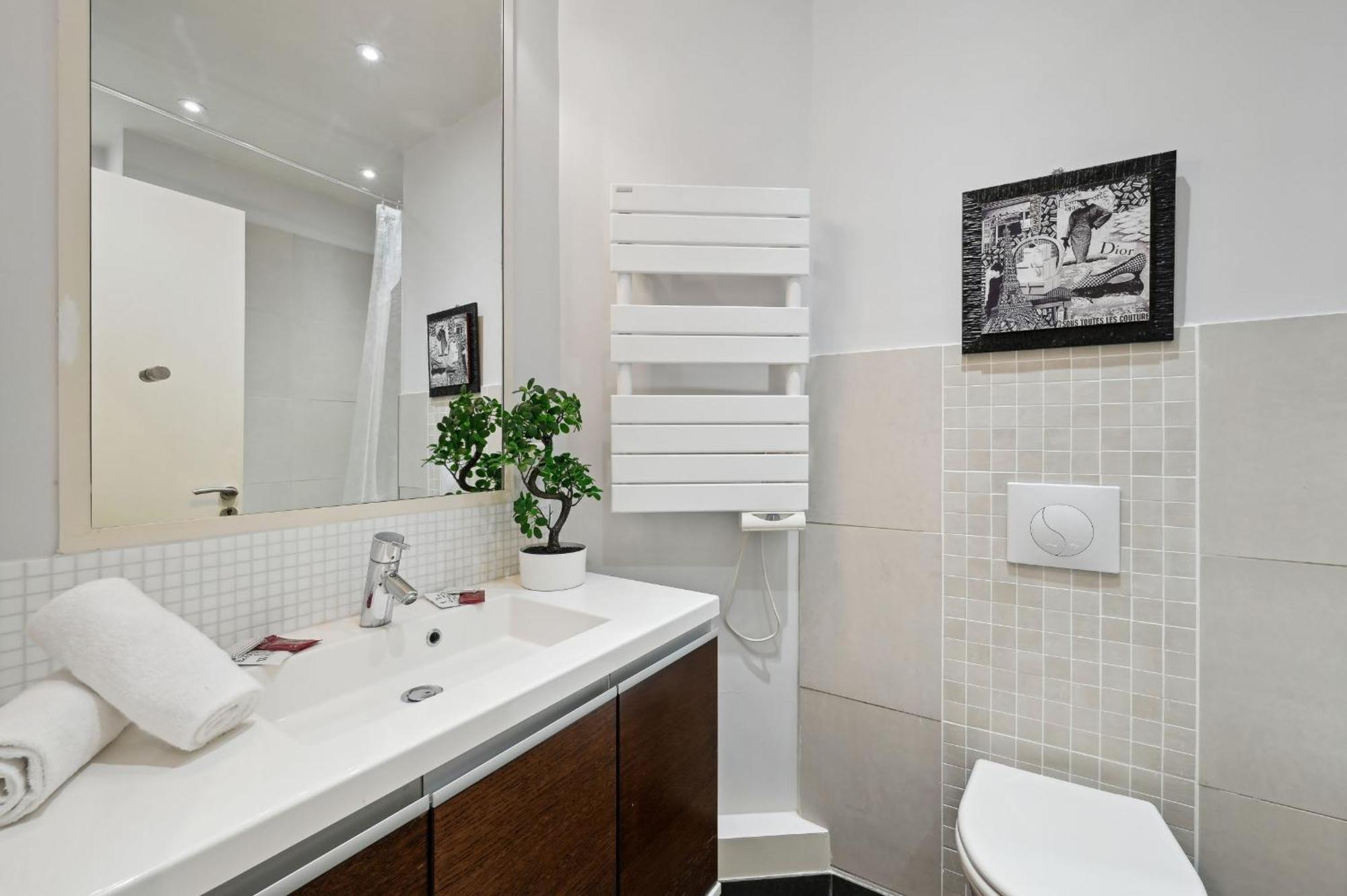 Champs-elysees & Arc De Triomphe - Cityapartmentstay *