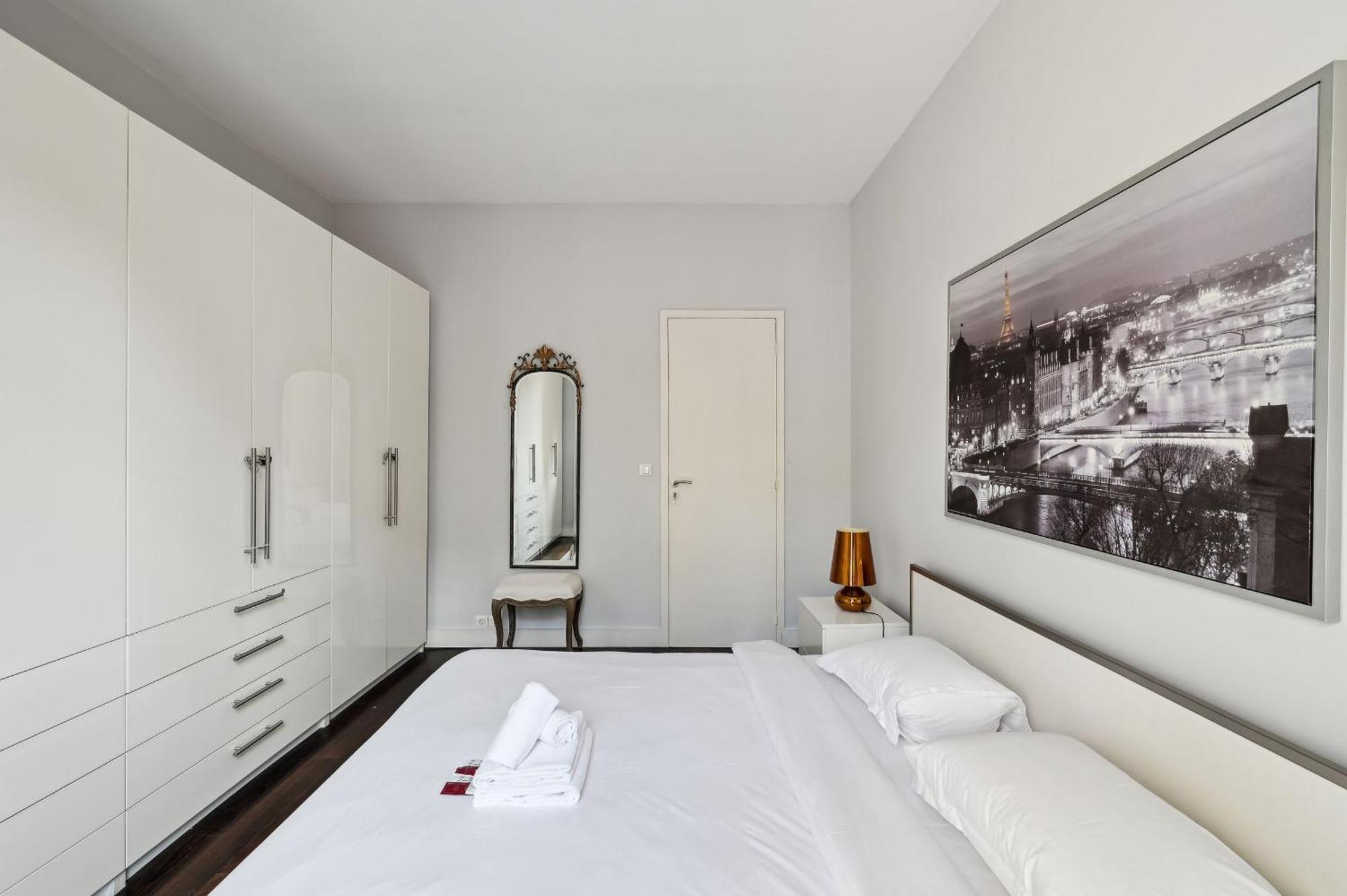 Champs-elysees & Arc De Triomphe - Cityapartmentstay * Paris