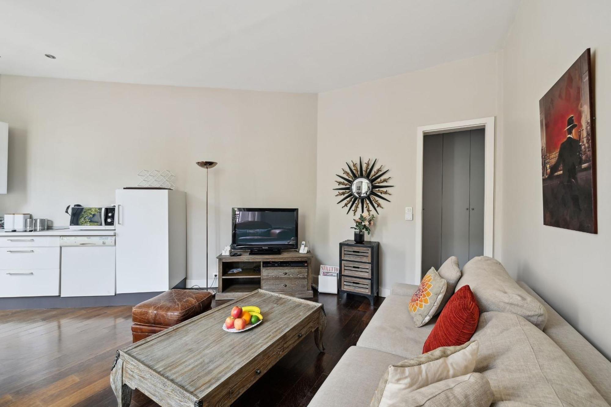 Champs-elysees & Arc De Triomphe - Cityapartmentstay Apartment