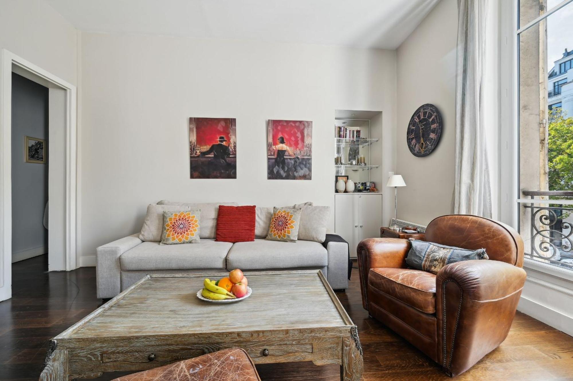Champs-elysees & Arc De Triomphe - Cityapartmentstay Paris