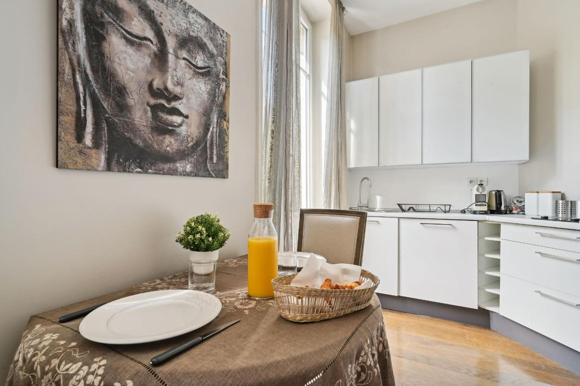 Champs-elysees & Arc De Triomphe - Cityapartmentstay Apartment