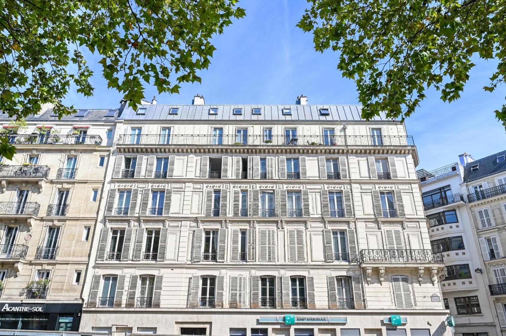 Champs-elysees & Arc De Triomphe - Cityapartmentstay