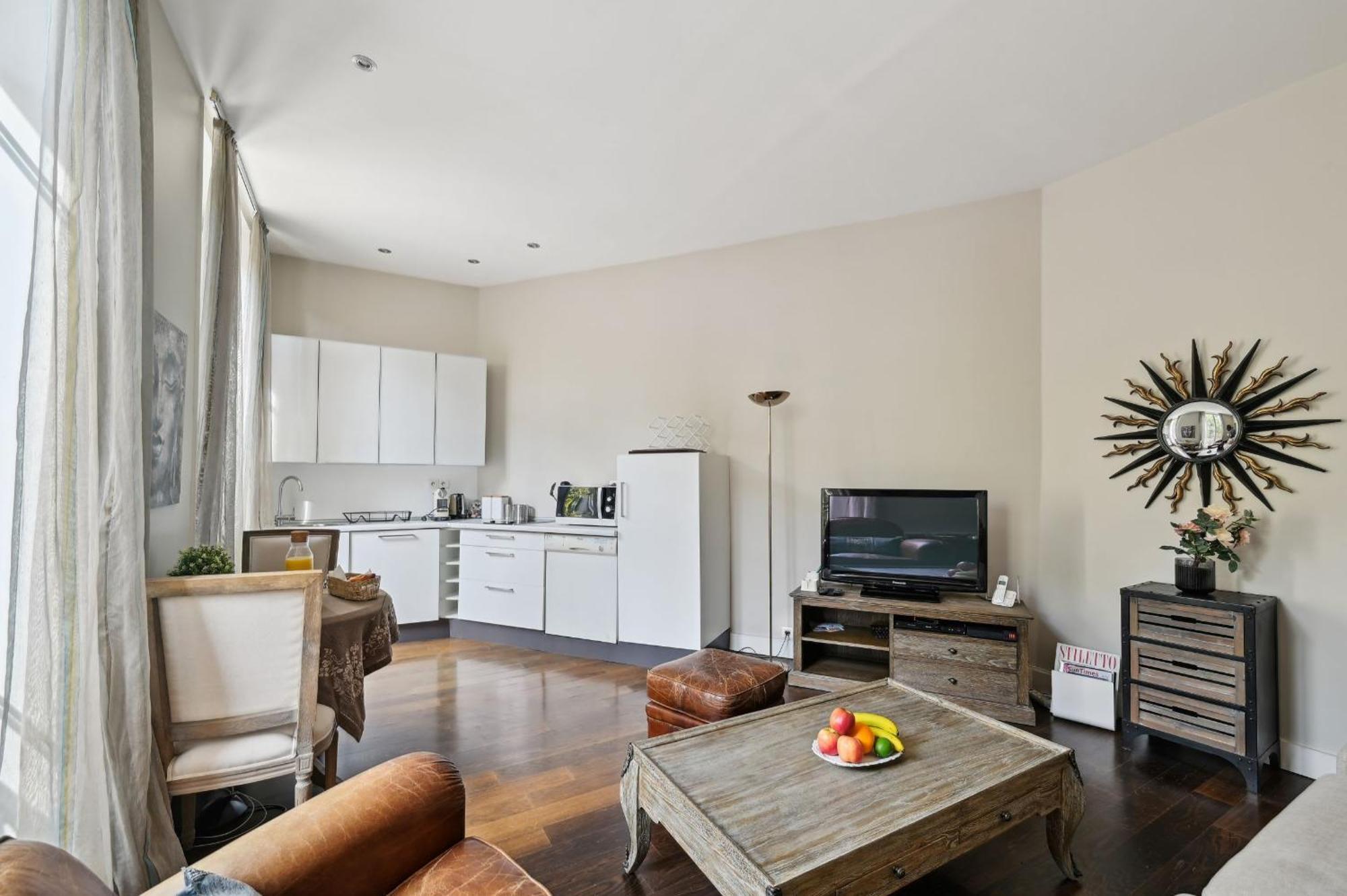 Apartment Champs-elysees & Arc De Triomphe - Cityapartmentstay Paris