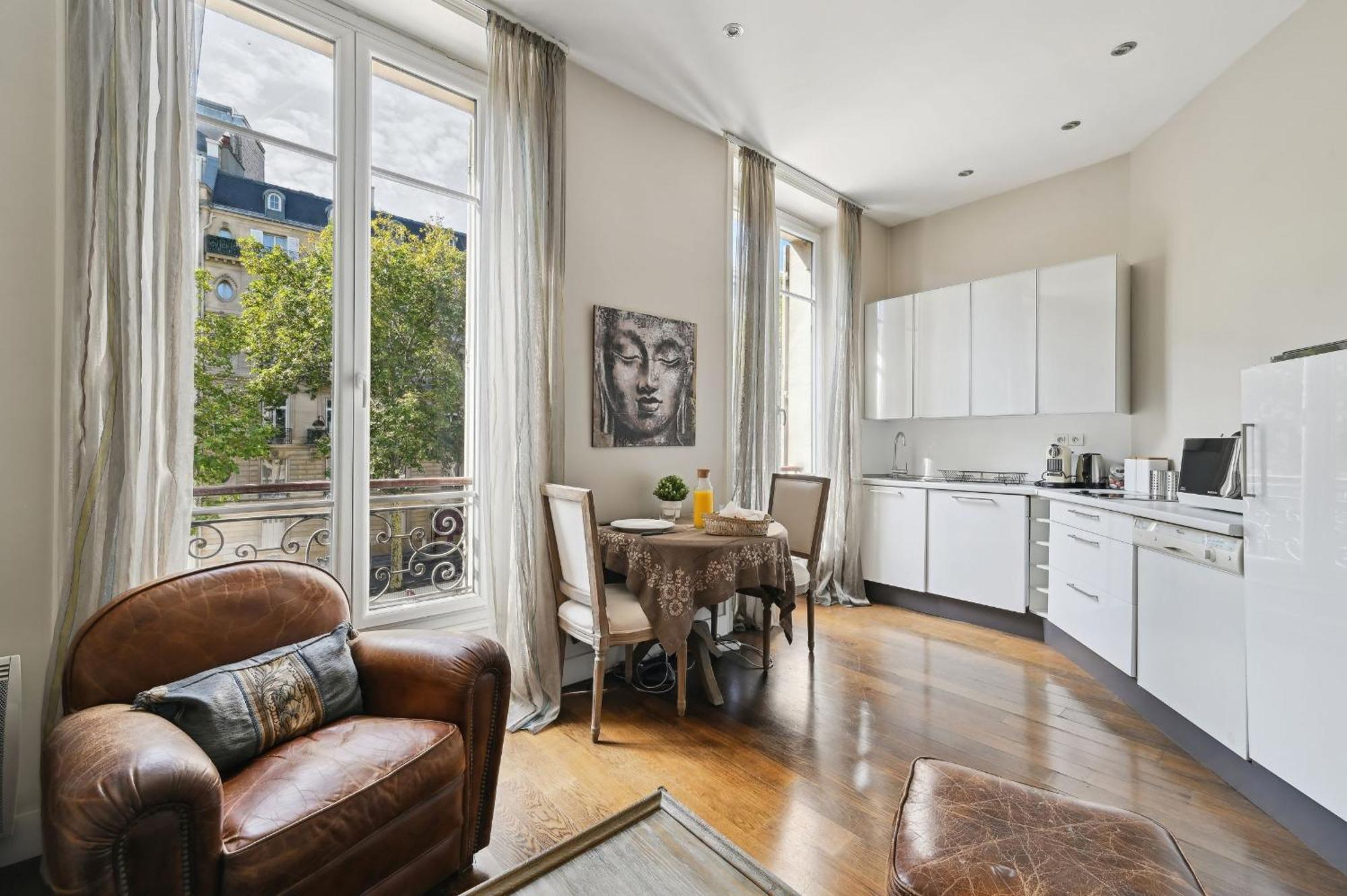 Apartment Champs-elysees & Arc De Triomphe - Cityapartmentstay