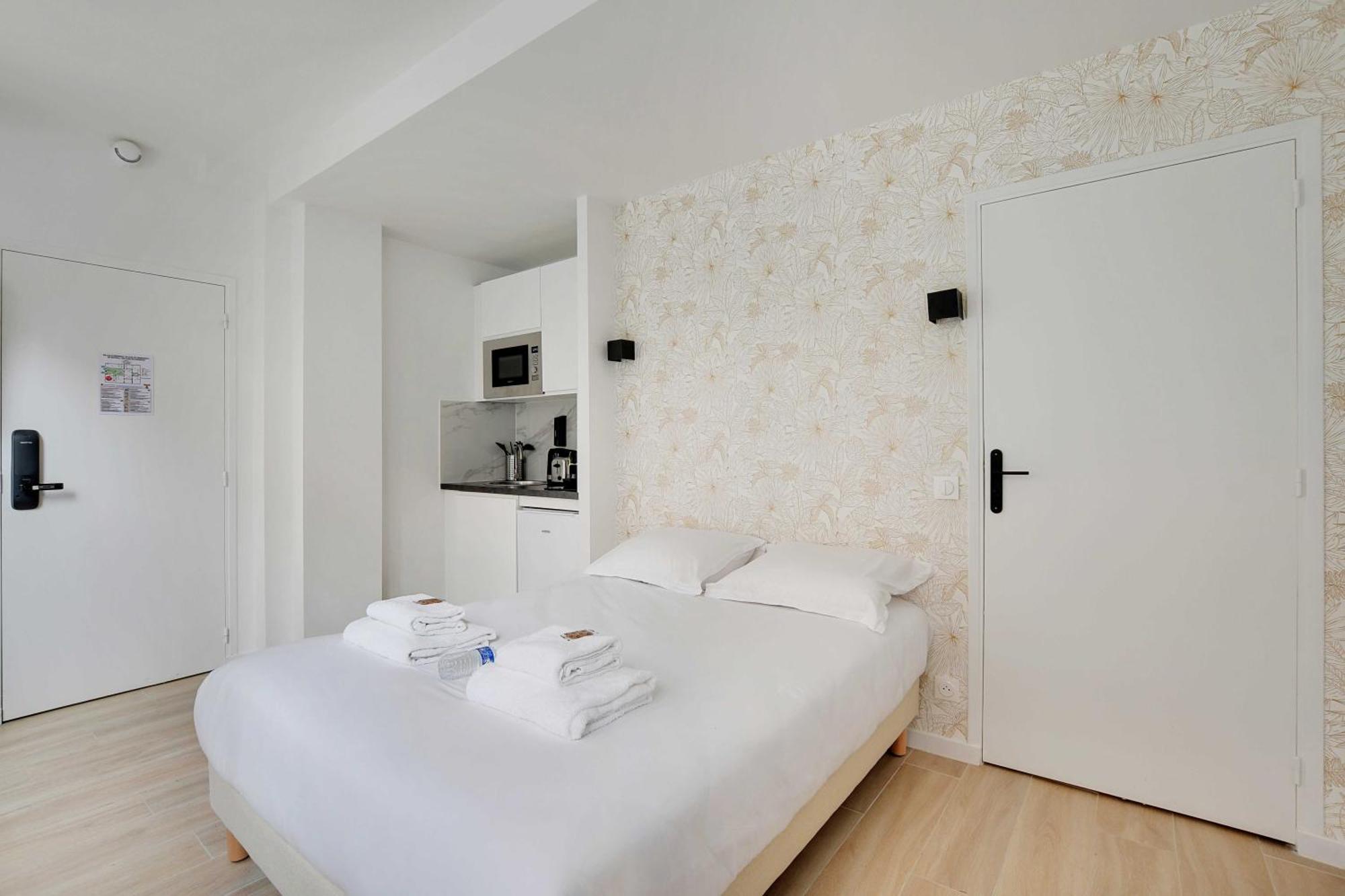 Apartment Newly Renovated Republique