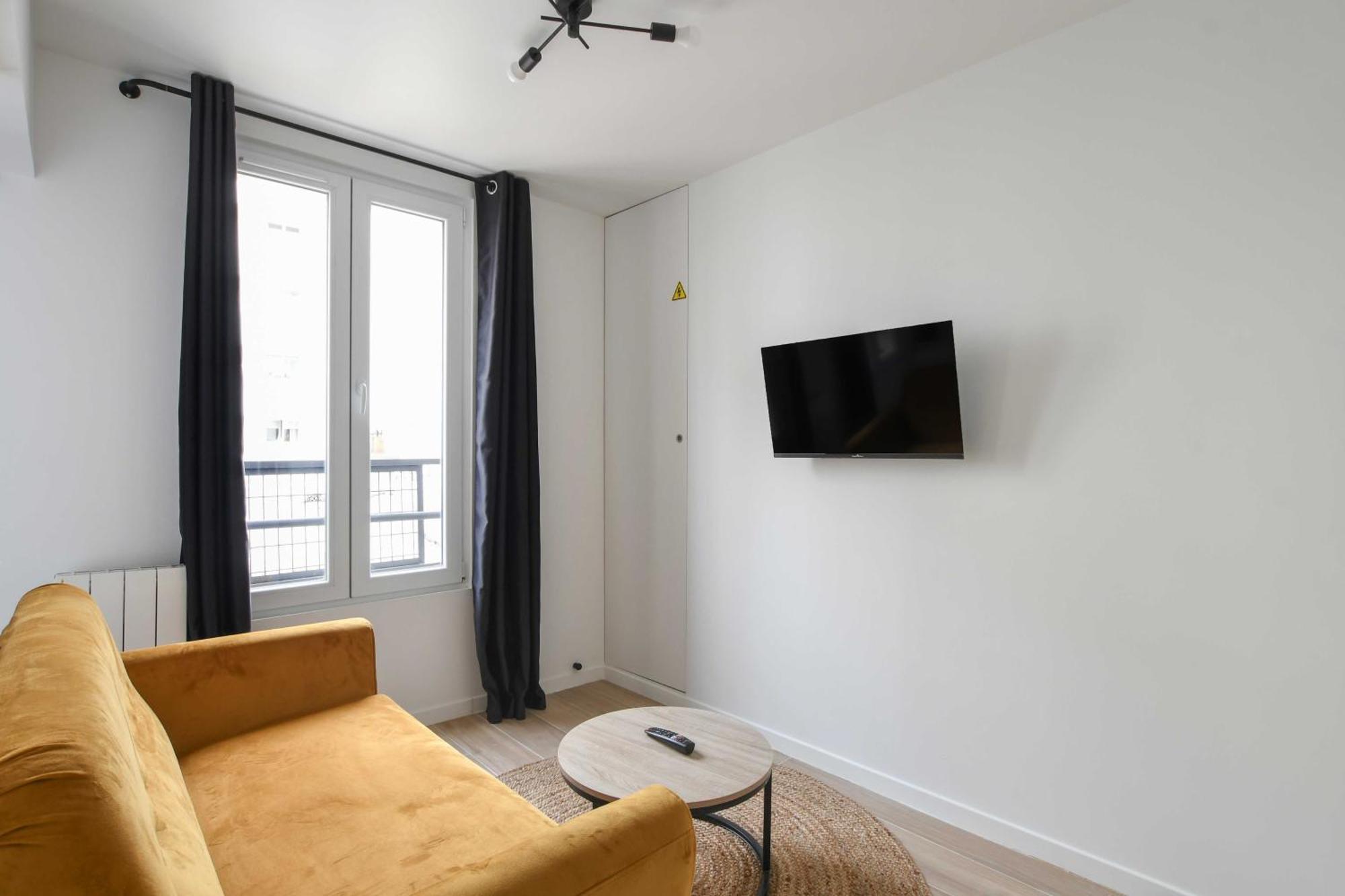 Newly Renovated Republique Apartment *