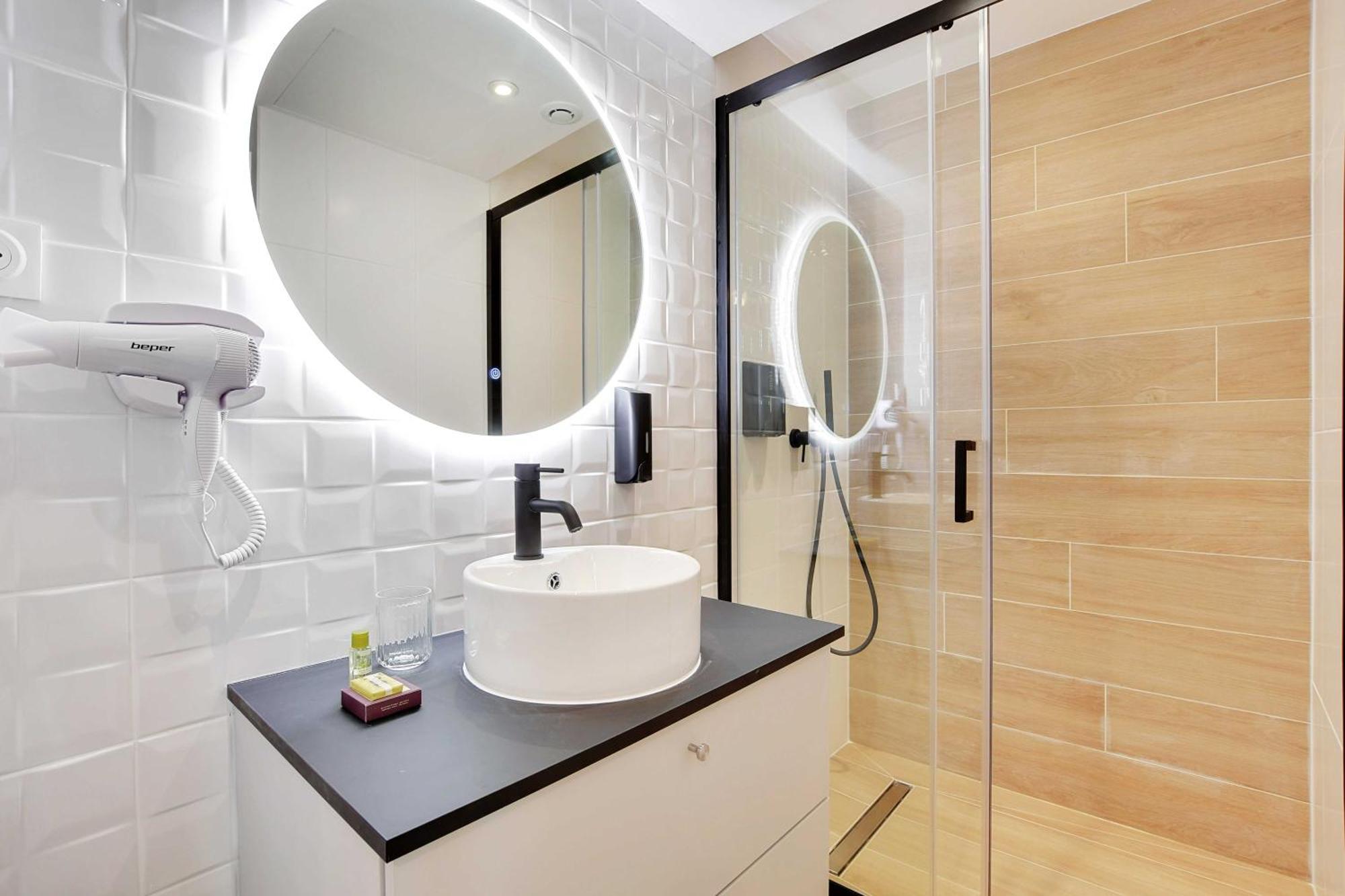 Apartment Newly Renovated Republique