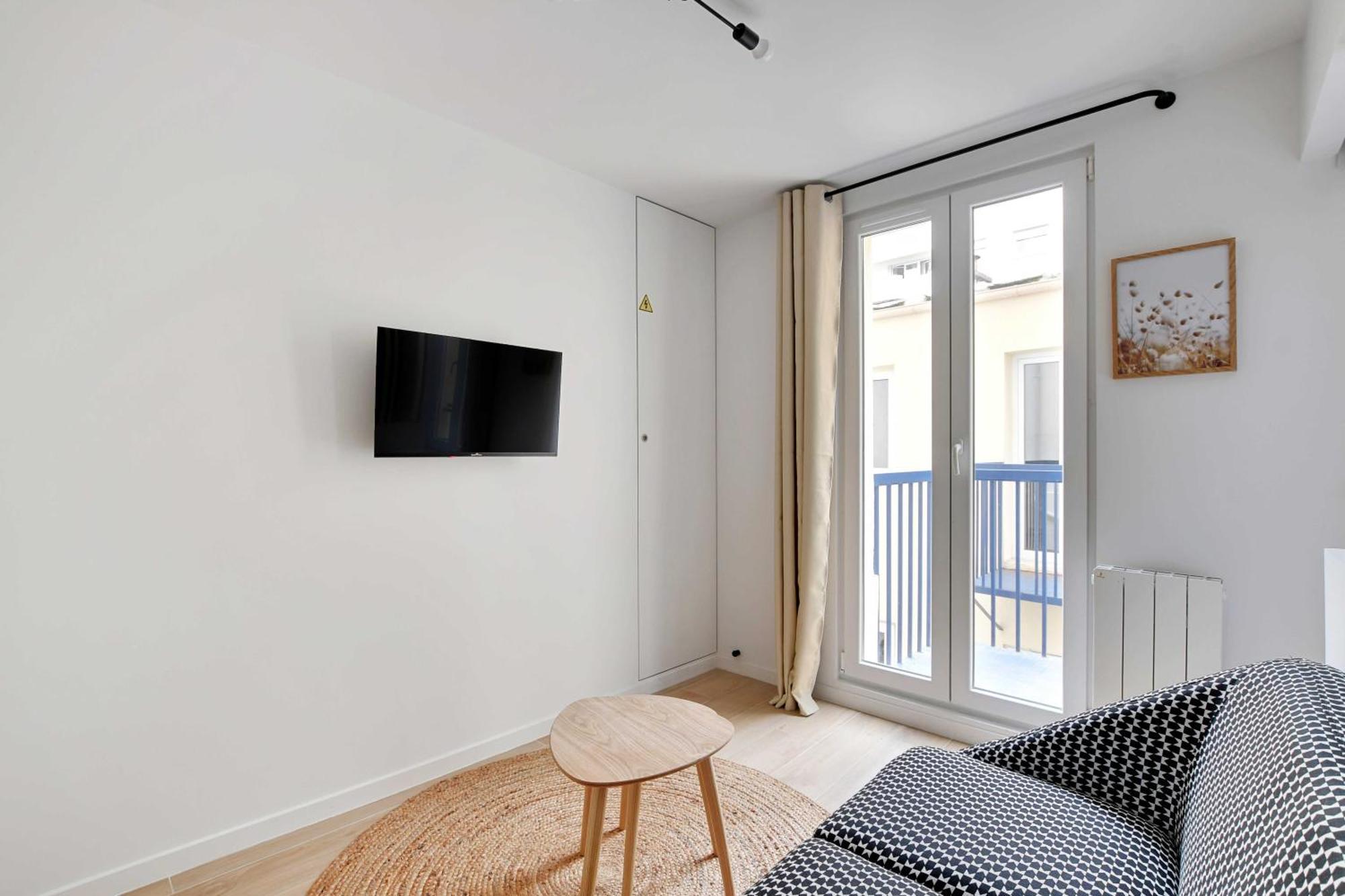 Newly Renovated Republique Apartment