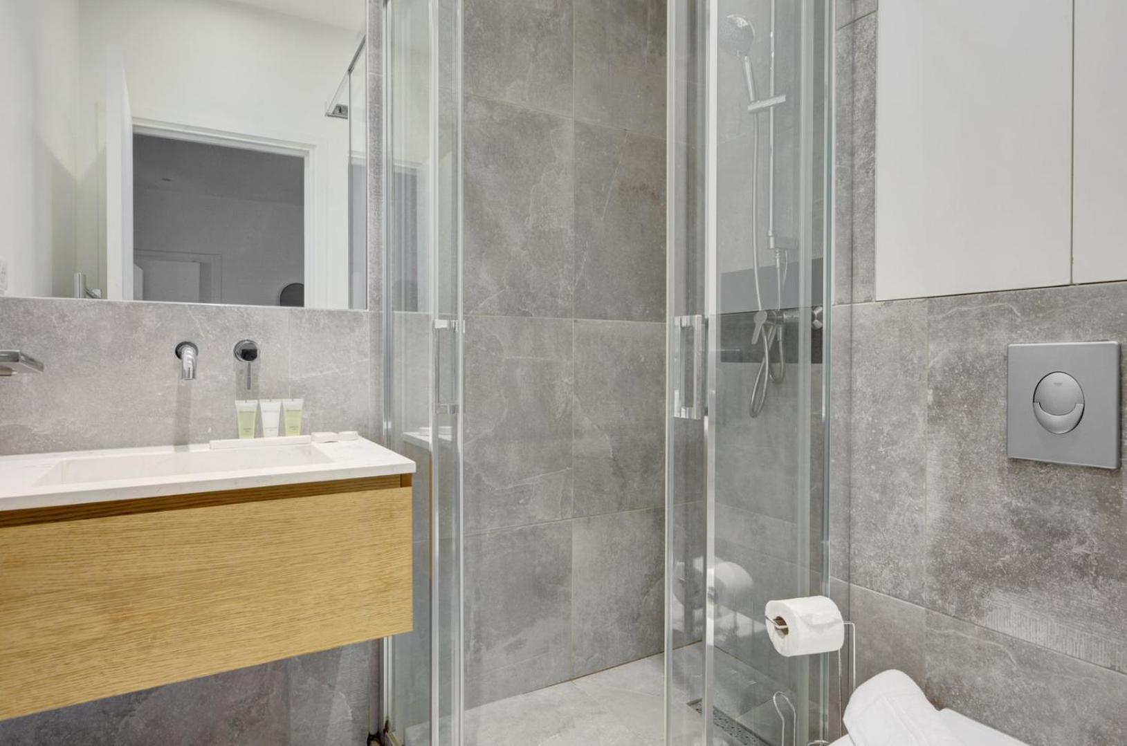 154 Phil - Superbe A Paris. Appartement