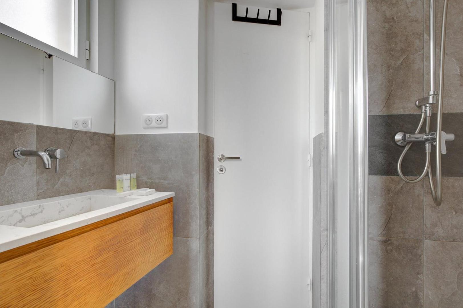 153-suite Mylene Superb 1 Bdr Apartment Paris