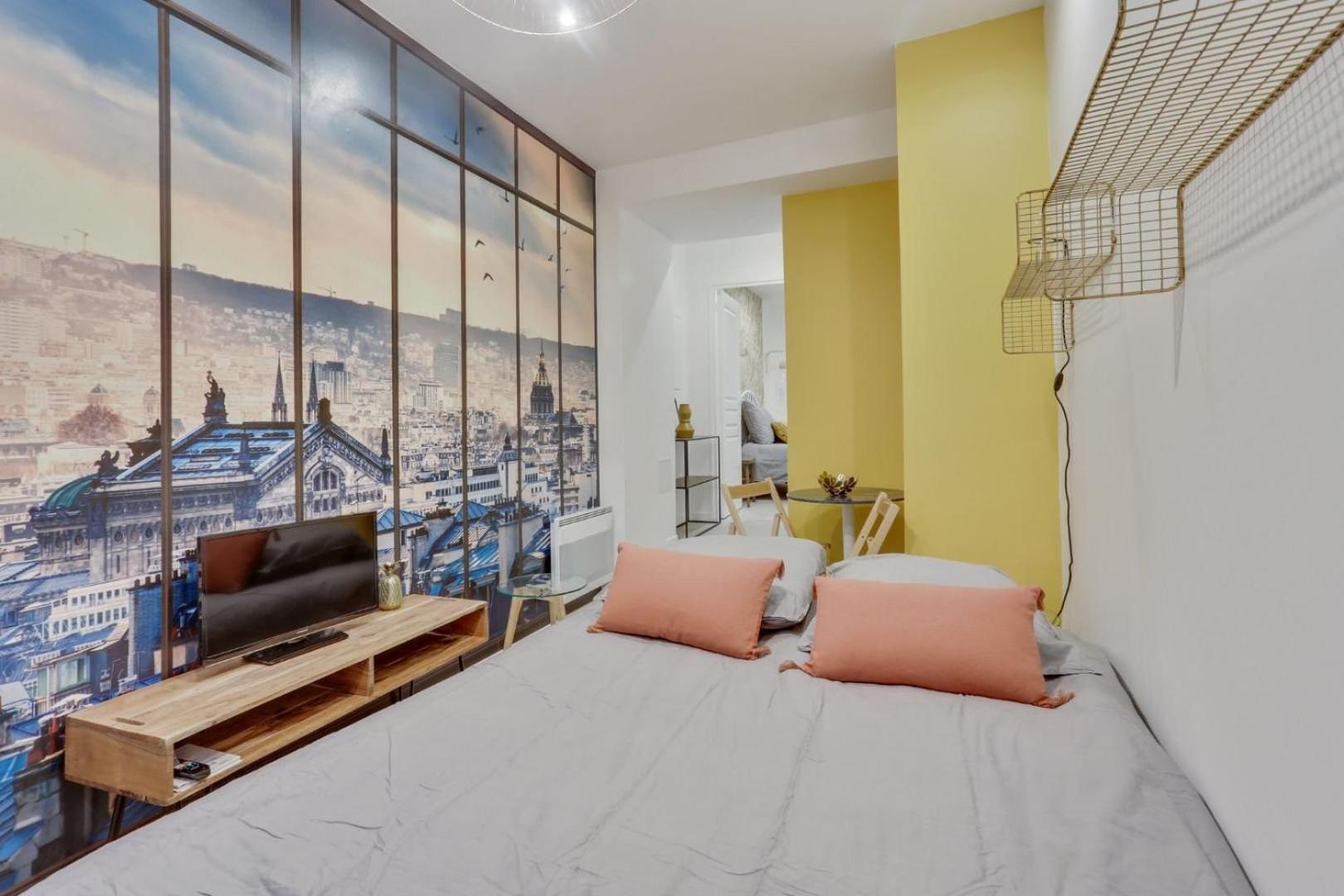 143 La Francaise, Apt, Paris