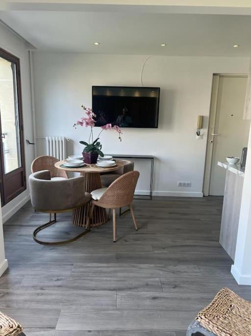 Magnifique 2 Tour Eiffel Apartment Paris