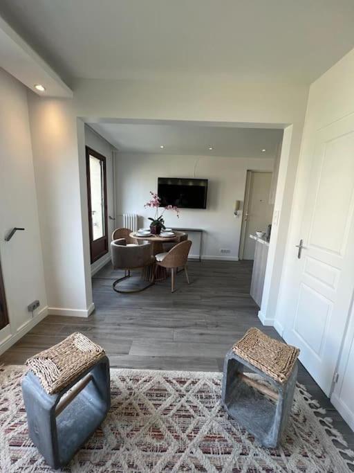 Magnifique 2 Tour Eiffel Apartment Paris