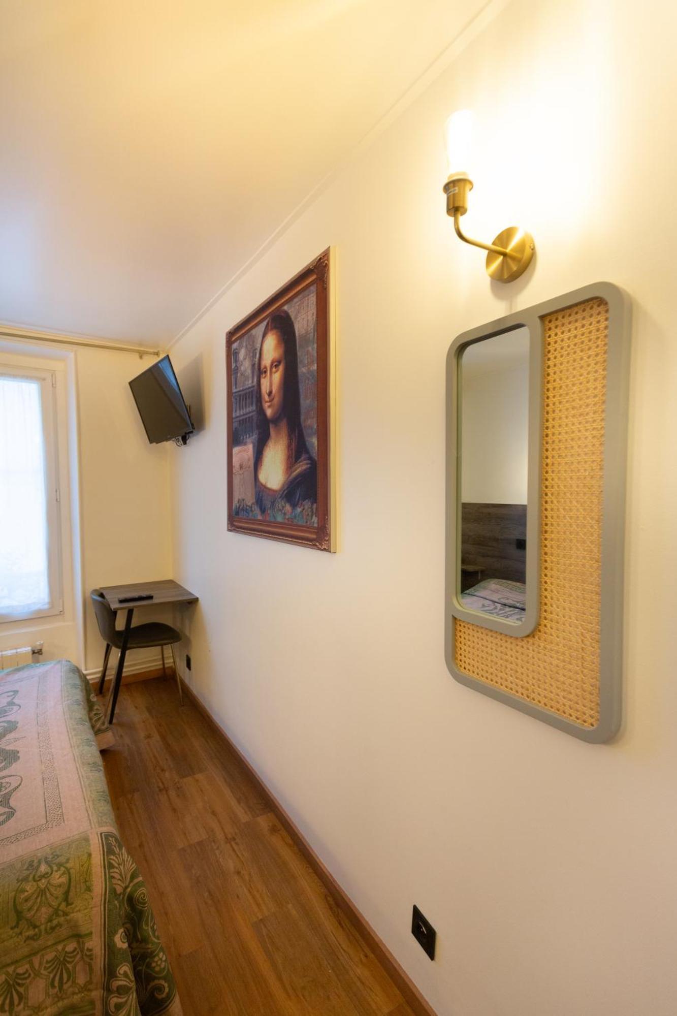 Leonard De Vinci 75011 Hotel Paris