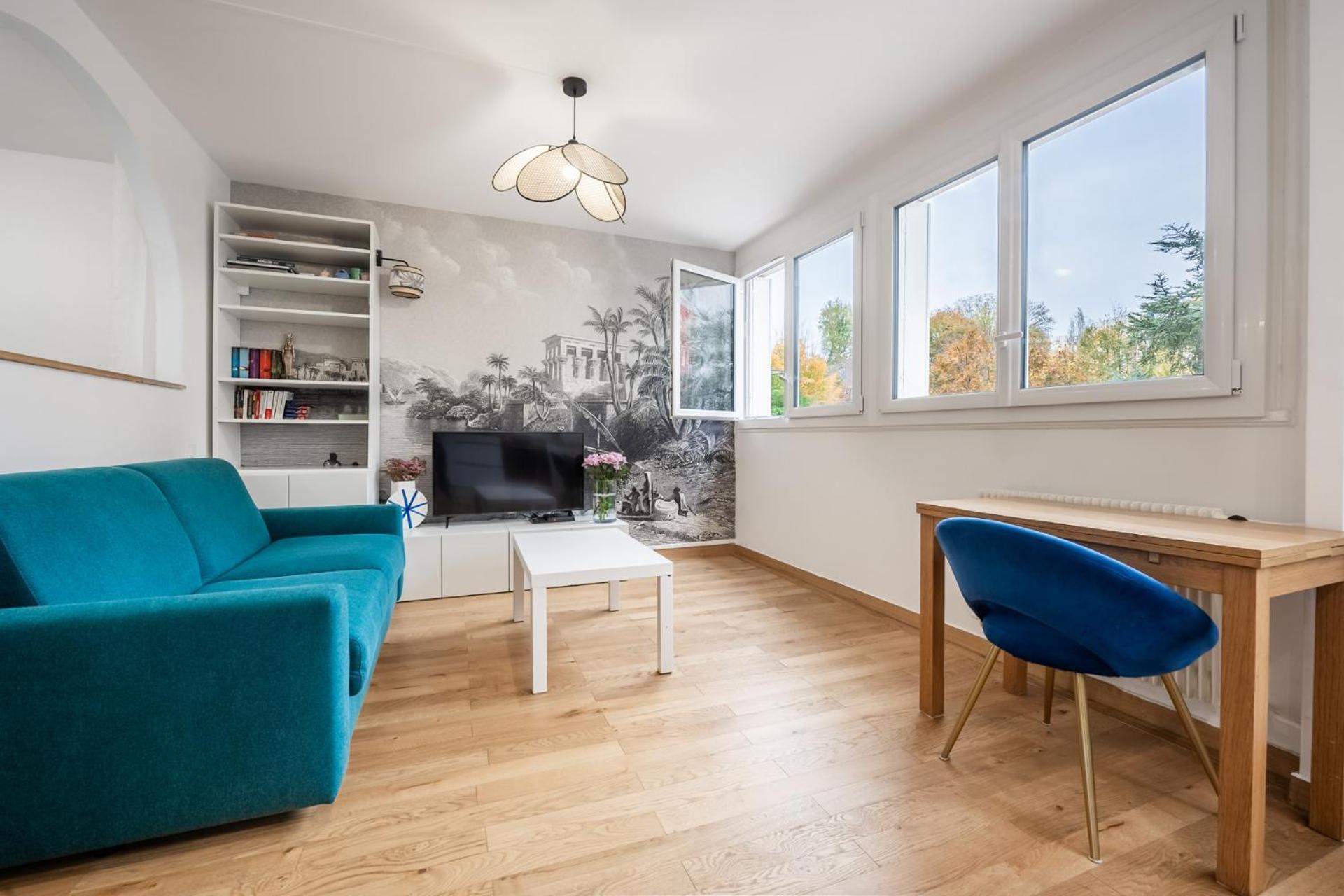Charming Parisian Away From In The Heart Of Apartment Paris