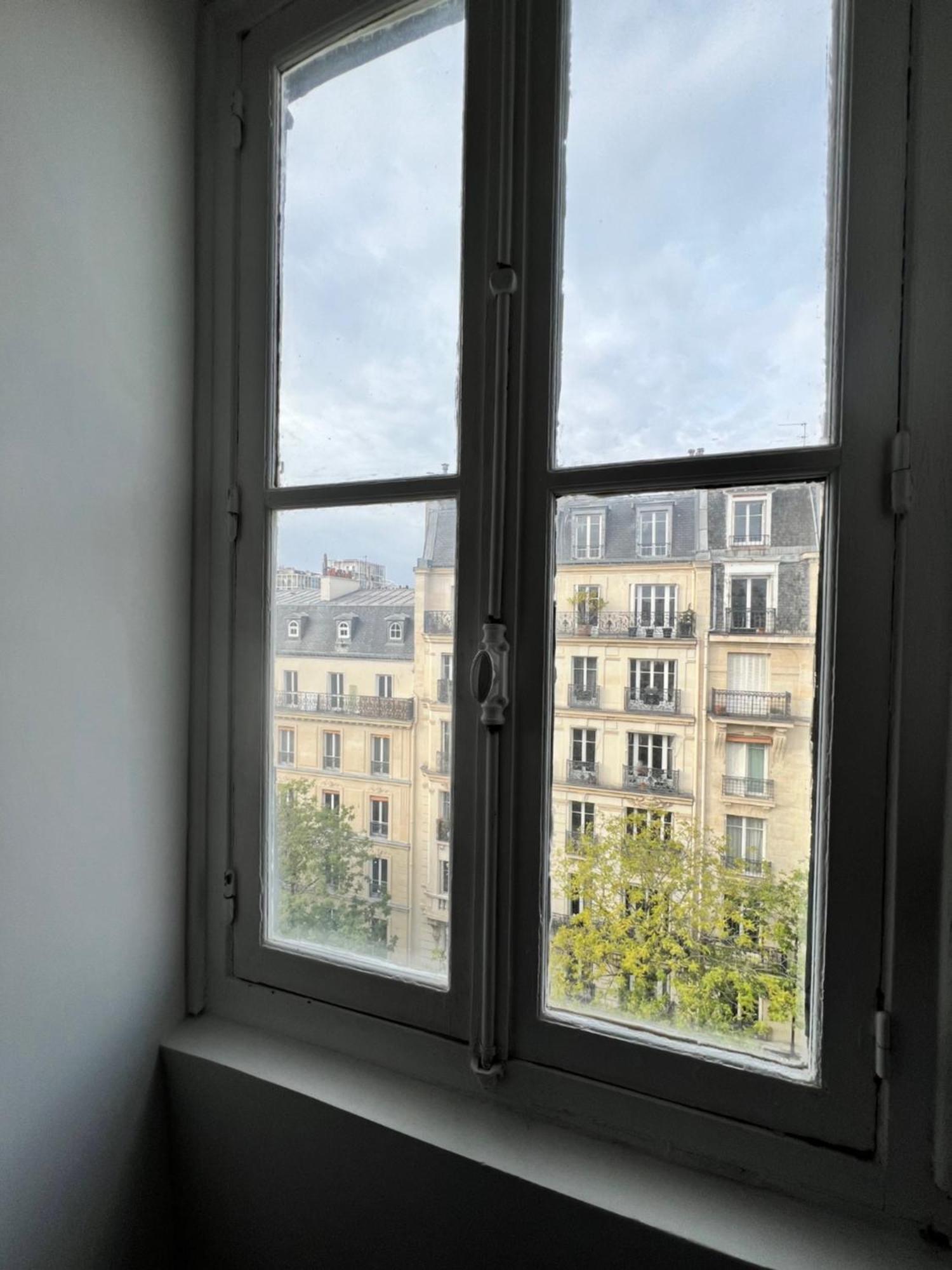 Batignolles, Montmartre 12m2 , Metro 13 Et 14 Paris