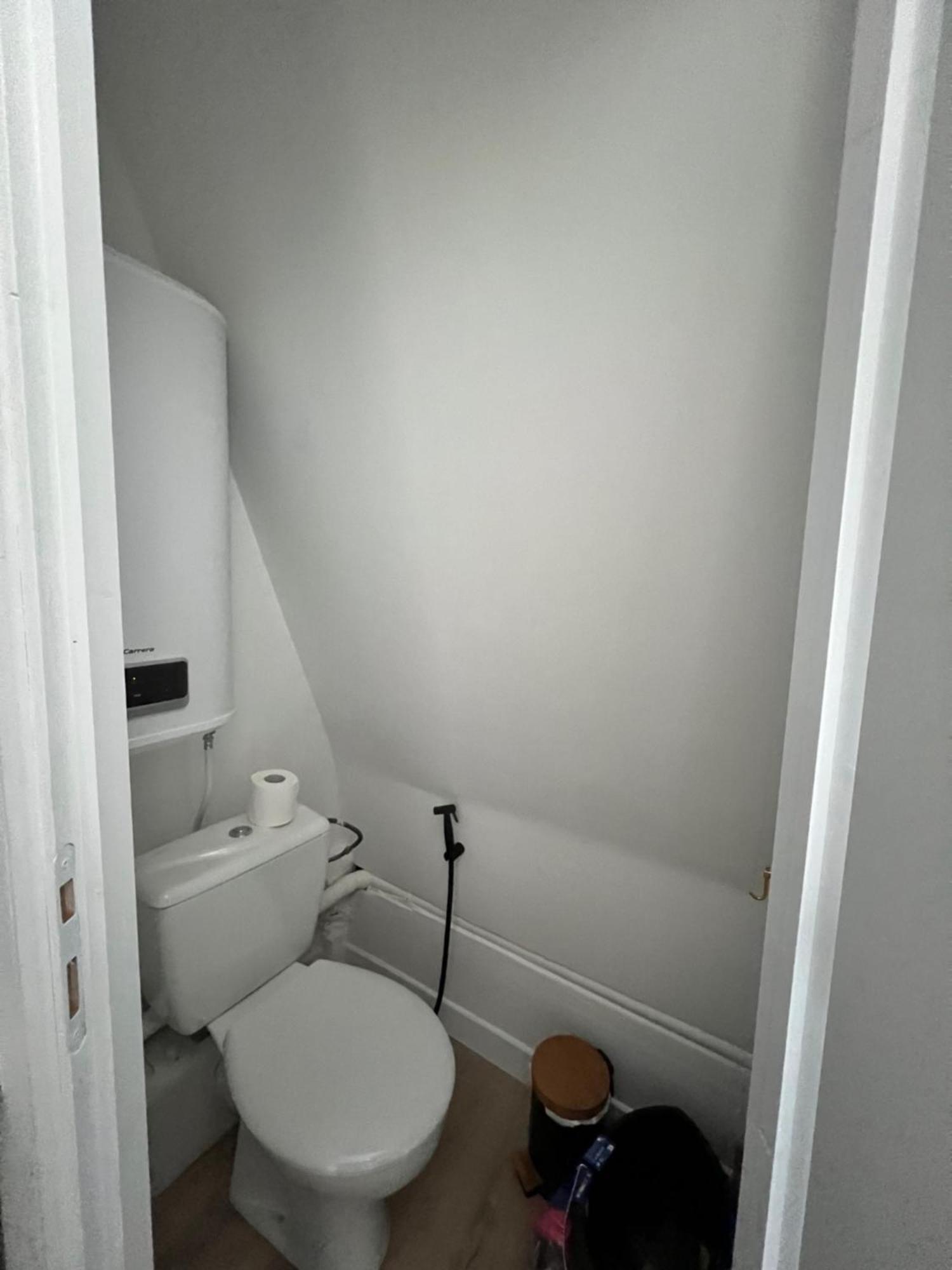 Batignolles, Montmartre 12m2 , Metro 13 Et 14 Paris