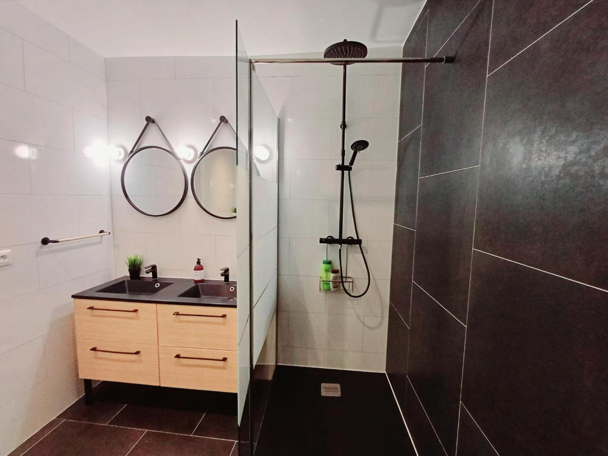 Loft Familial Au Coeur De Avec Clim, Arcade Et Baby-foot Proche Republique Et Canal St Martin Appartement *