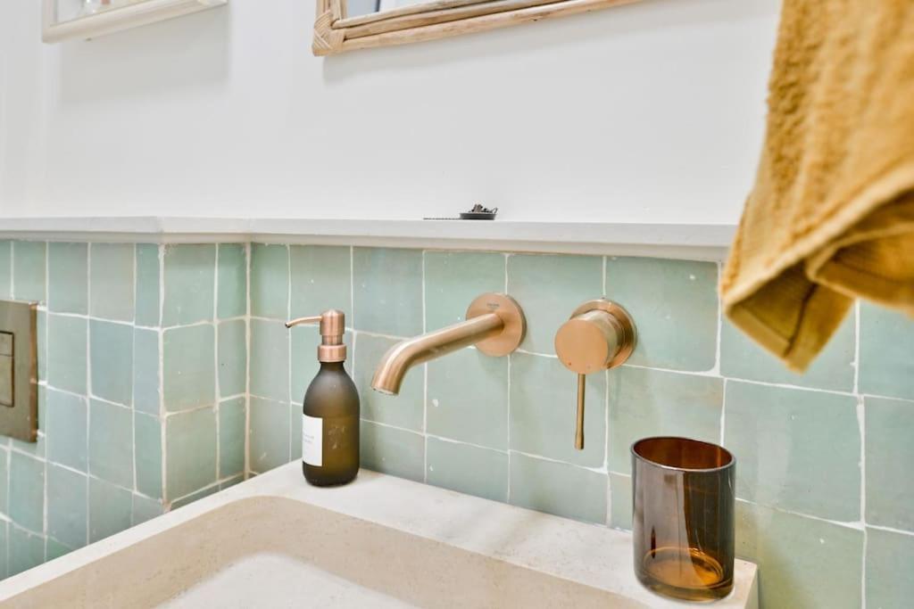 Apartment Studio Cache, Canal Saint-martin *