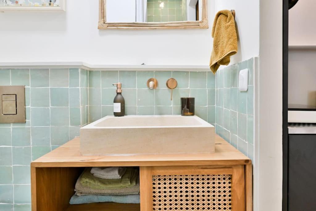 Studio Cache, Canal Saint-martin Paris