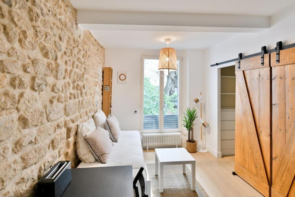 Studio Cache, Canal Saint-martin Paris