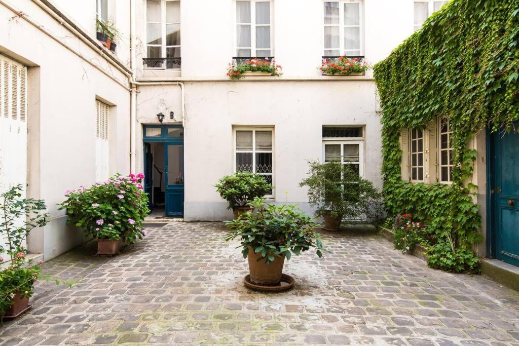 Small Triplex * Paris