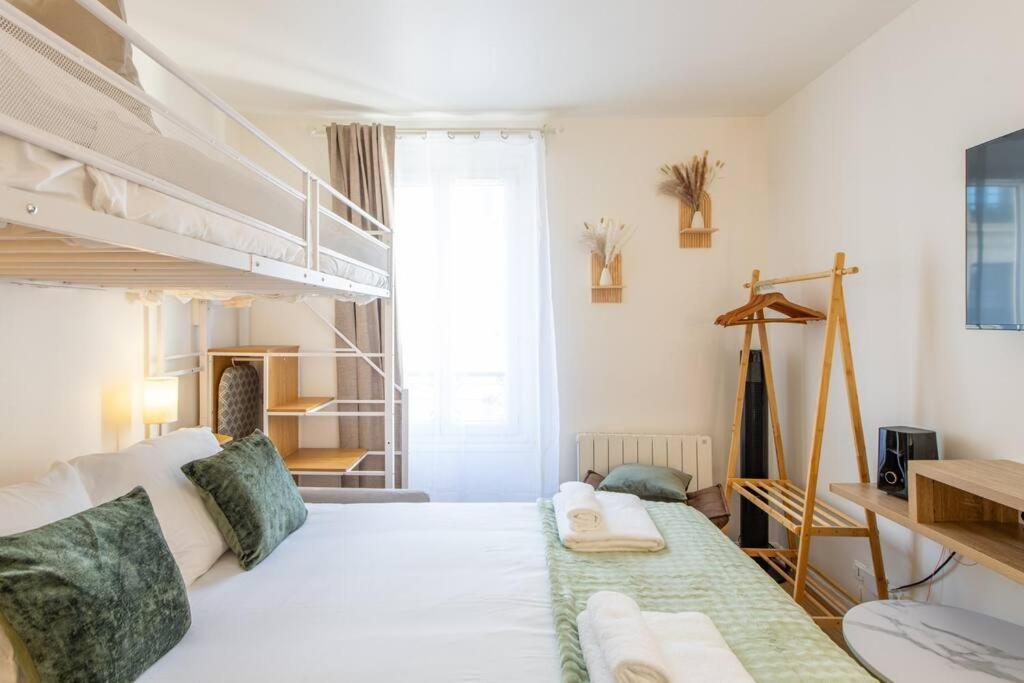 Apartment Amazing Stylish Studio, Well Located Near Metro, Bastille Neighborhood Paris