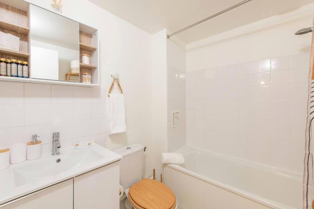 Amazing Stylish Studio, Well Located Near Metro, Bastille Neighborhood Paris